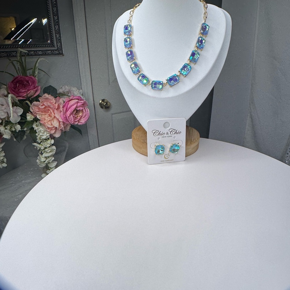 Elegant Blue and Gold Necklace - Picture 5 of 5